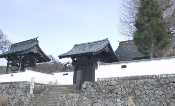 家族の祈りと伝統を受け継ぐ位牌選びと現代供養の新たなかたち